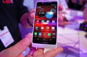  Motorola DROID RAZR M: Ponsel Terkecil Dari Seri DROID