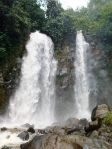  Pemkab Bandung Janji Perbaiki Objek Wisata Curug Cinulang