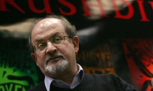  INNOCENCE OF MUSLIMS: Iran Naikkan Imbalan untuk Kematian Salman Rushdie