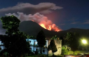  TOMOHON MELETUS: Tinggi Erupsi Capai 2,5 KM