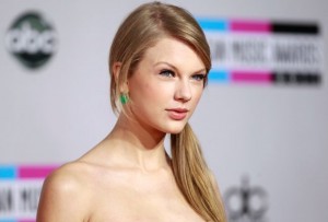  Taylor Swift Tulis Catatan Cinta Buat Sang Pacar