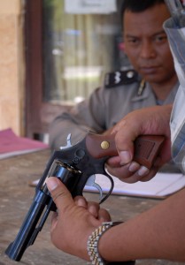  Polres Tasik Periksa Senpi Anggota