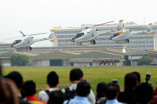  FOTO: Tarian Cantik Heli Colibri di Bandung Air Show 2012