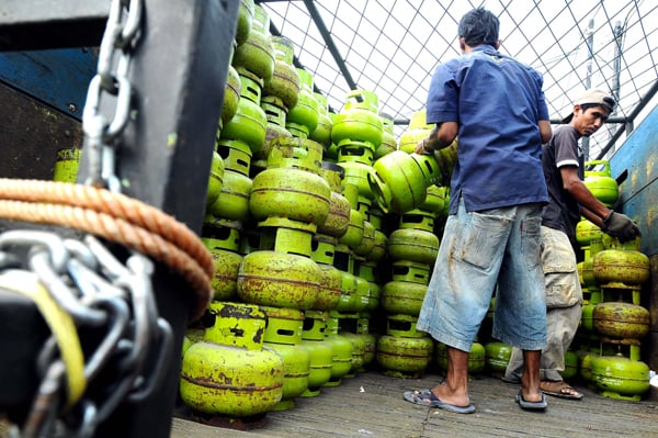  FOTO: Kenaikan Harga LPG 12 KG Gerogoti LPG Bersubsidi 