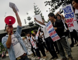  Mahasiswa Unpar Long March Demo Antikorupsi