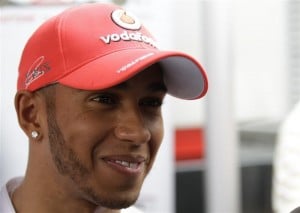  Lewis Hamilton Dikabarkan Hijrah ke Mercedes