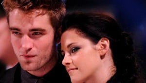  Bersumpah Tak Tidur dengan Sanders, Pattinson Mau Terima Kristen