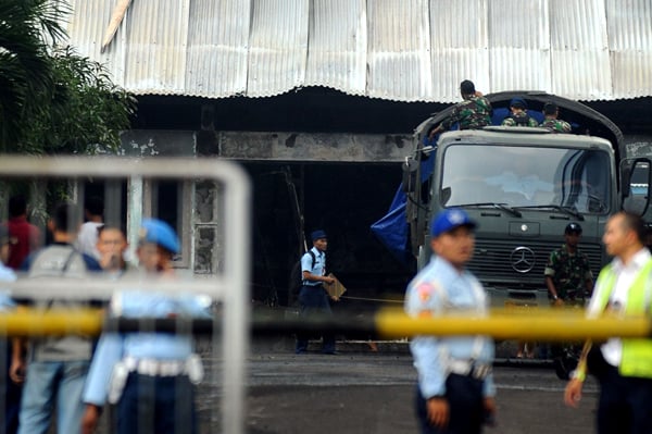  FOTO: TKP Pesawat Jatuh Dijaga Ketat Petugas