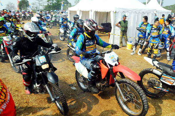  FOTO: BJB Sabet Rekor Nasabah Baru Komunitas Motor Trail