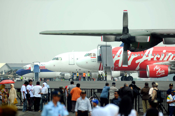  FOTO: Pascapesawat Jatuh, Penerbangan Bandara Husein Sastranegara Kembali Normal