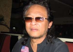  PILGUB JABAR 2013: Deddy Dores Sudah Tebar Pesona di Jalanan Bandung