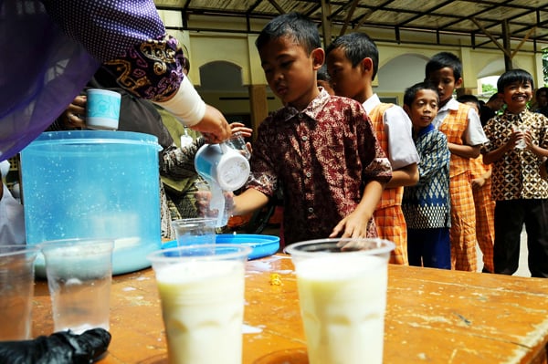  FOTO: Siswa SD Juara Minum Susu Bersama Peringati Hari Susu