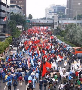  DEMO BURUH: Tanjung Priok Nyaris Lumpuh