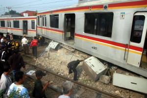  KRL ANJLOK: Pagi Ini, Tiket KA Digratiskan