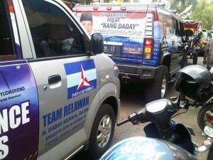  PILGUB JABAR: Mobil Hummer dan Ulah Pendukung Warnai Kedatangan Daday-Deddy Dores