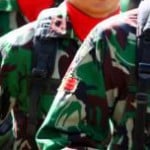  HUT TNI, Penjualan Aksesoris Militer Meningkat