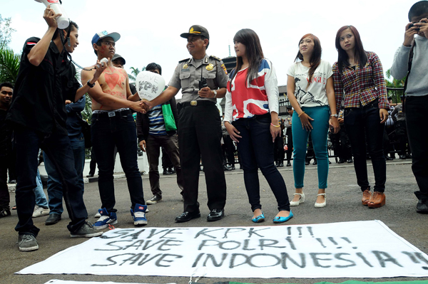  FOTO: Aksi Galang Dukungan Save KPK di Gedung Sate