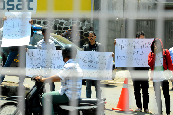  FOTO: Mahasiswa STKS Tuntut Pengembalian Akreditasi Kampus