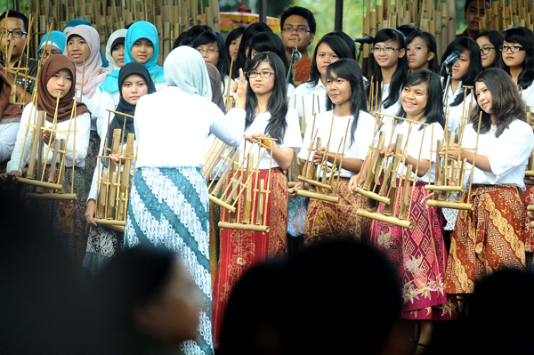  FOTO: Angklung Jadi Media Pemberantasan Korupsi