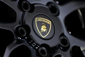  Krisis Ekonomi Ganjal Produksi SUV Lamborghini & Bentley