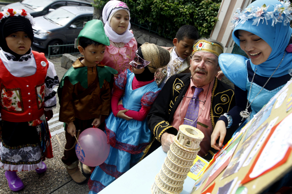  FOTO: Siswa Darul Hikam Belajar Budaya Eropa Melalui European Day