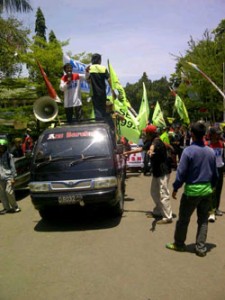  Ratusan Buruh Cimahi Tolak BPJS