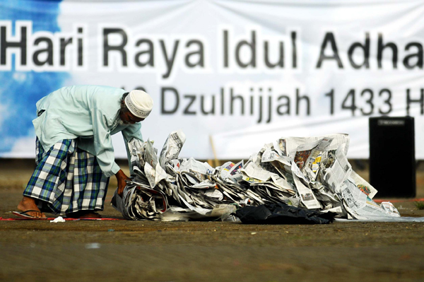  FOTO: Berburu Rezeki Usai Salat Iduladha di Gasibu