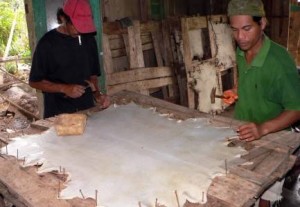  Perajin Kulit Garut Minta Ketegasan Pemerintah