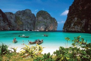  RAJA AMPAT: Akses Kian Mudah, Biaya Kian Terjangkau