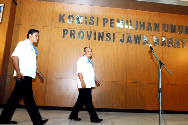  FOTO: Dede Yusuf dan Lex Laksamana Mendaftar ke KPU Jabar