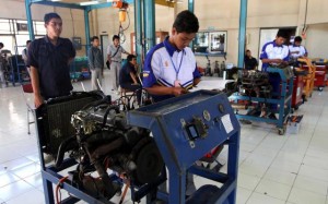  TENAGA KERJA: SMK-Dunia Industri Perlu Sinergi 