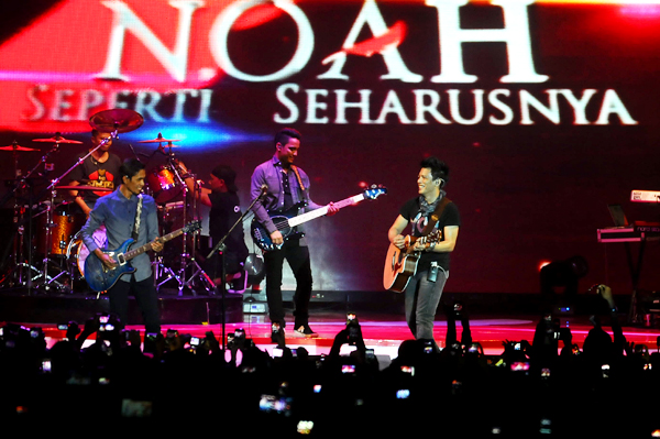  FOTO: Konser “Welcome Home, NOAH” Pukau Penggemarnya di Bandung