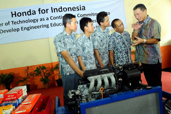  FOTO: SMK 8 Bandung Siap Cetak Teknisi Honda