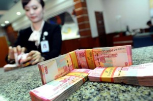  UPAH MINIMUM: UMK Bekasi 2013 Diusulkan Rp2.002.000