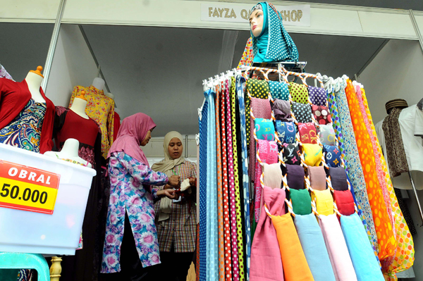  FOTO: Pameran Busana Muslim di Muharram Fest 1434 H Pusdai