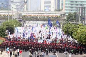  DEMO BURUH: 50.000 Orang Kumpul di Bundaran HI Kamis 22 November