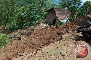  INFO BENCANA: Tasik Longsor Lagi, 1 Rumah Rata 