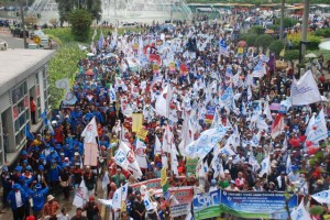  Aksi Buruh di Jakarta Libatkan 15.000 Orang