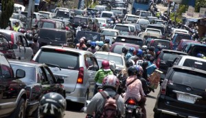  BENCANA BANJIR: Gedebage Bandung Macet 1 KM