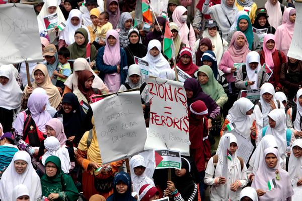  FOTO: Perempuan dan Anak Demo Kutuk Agresi Israel