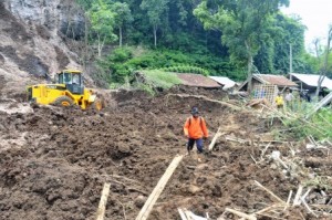  LONGSOR TASIK: 7 Paranormal Diturunkan