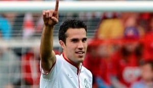  LIGA INGGRIS: Robin van Persie Amankan Manchester United di Puncak Klasemen