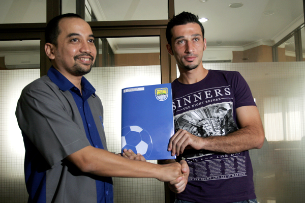  FOTO: Naser Al Sebai Resmi Milik Persib