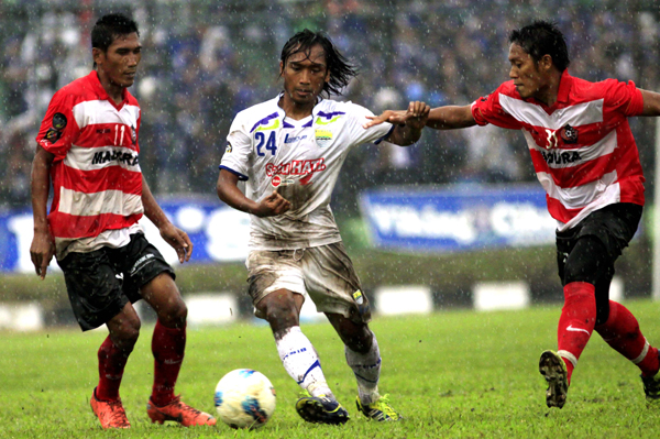  FOTO: Hariono Menjadi Starter Antar Kemenangan Persib Atas Persepam