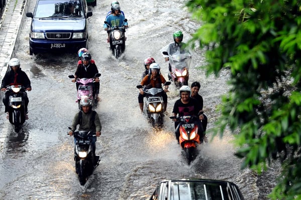  FOTO: Banjir Sendat Lalu Lintas Kota Bandung