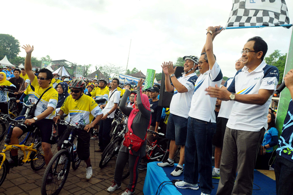  FOTO: 3.000 Nasabah Ramaikan Bank BJB Fun Bike Goes Green di Serang Banten