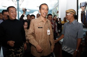  JOKOWI MAIN BULU TANGKIS: Nirina Zubir Senang Bisa Lihat Kaki Sang Gubernur 