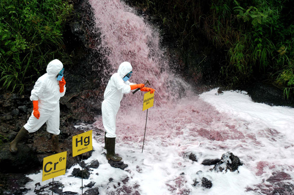  FOTO: Greenpeace Ingatkan Limbah Berbahaya di Citarum