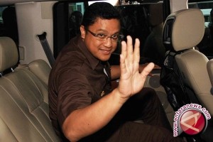 PILGUB JABAR: Pendukung Dede Yusuf Jual Souvernir di CFD Dago