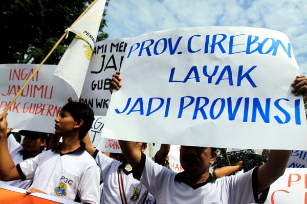  FOTO: Demo Dukung Pembentukan Provinsi Cirebon di Gedung Sate